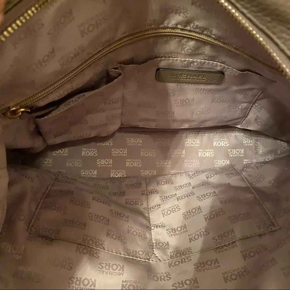 MICHAEL KORS BAG TOTE LONG STRAP TAUPE TAN GRAY PEBBLED LEATHER ZIP TOP